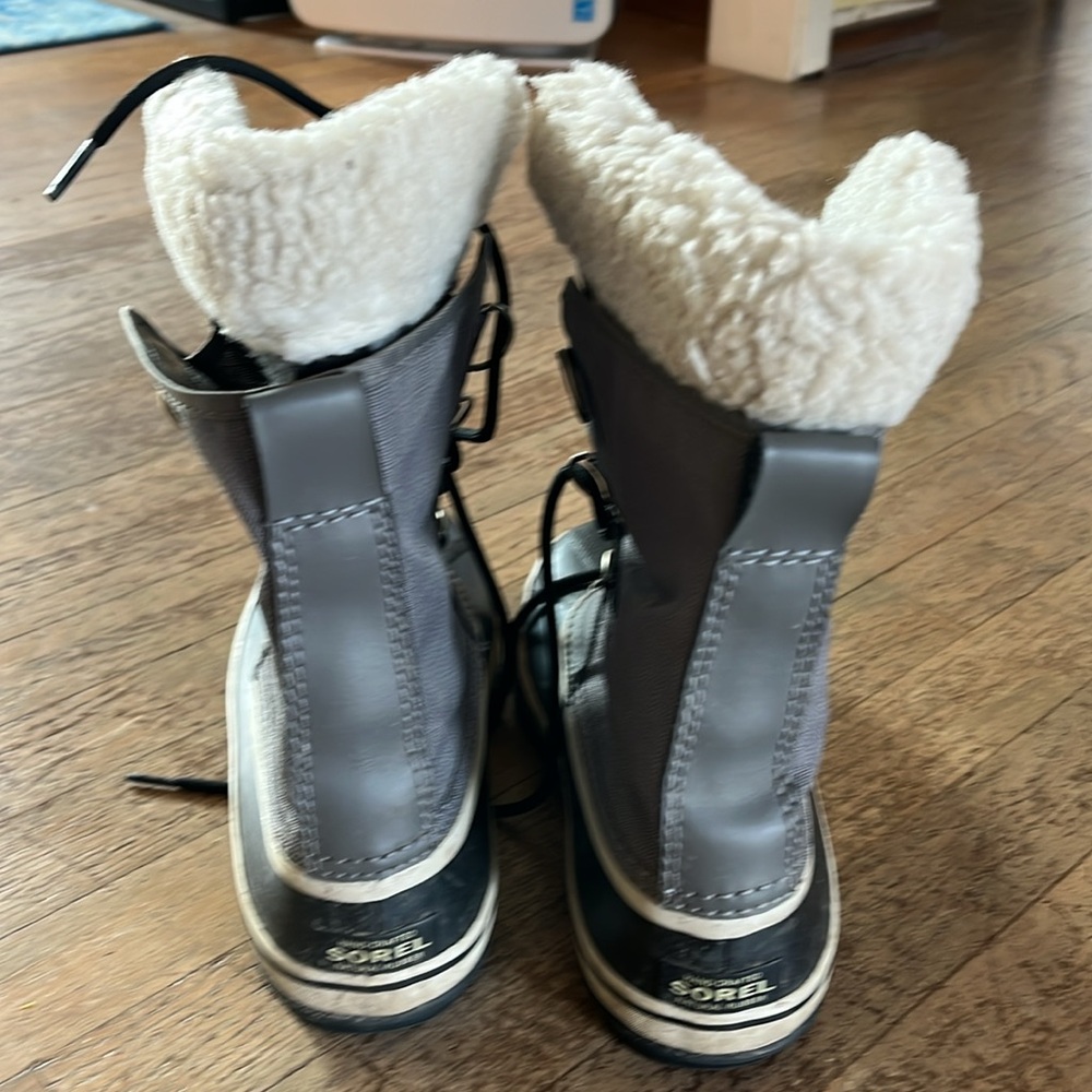 Sorel boots - Picture 2 of 4